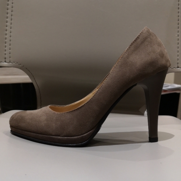 Classic pump NWOT - Picture 5 of 12